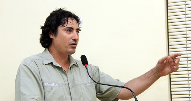 Henrique Rossetti divulga cultura punk na Tribuna Popular