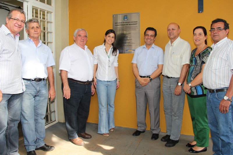 Vereadores participam da entrega do quiosque do Kaparaó