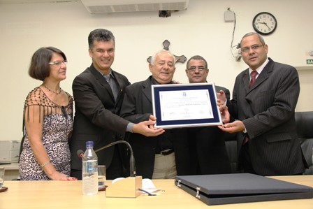 Radialista Djalma Larocca recebe título de Cidadão Benemérito
