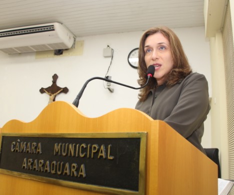 Juliana Damus pede fiscalização para carros com som alto de propagandas