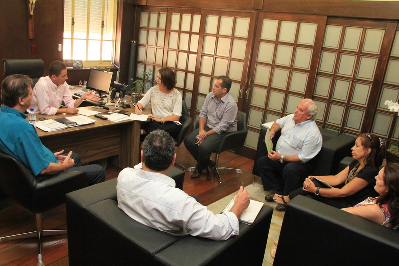 Reunião define ajustes para criação de lei do acolhimento social