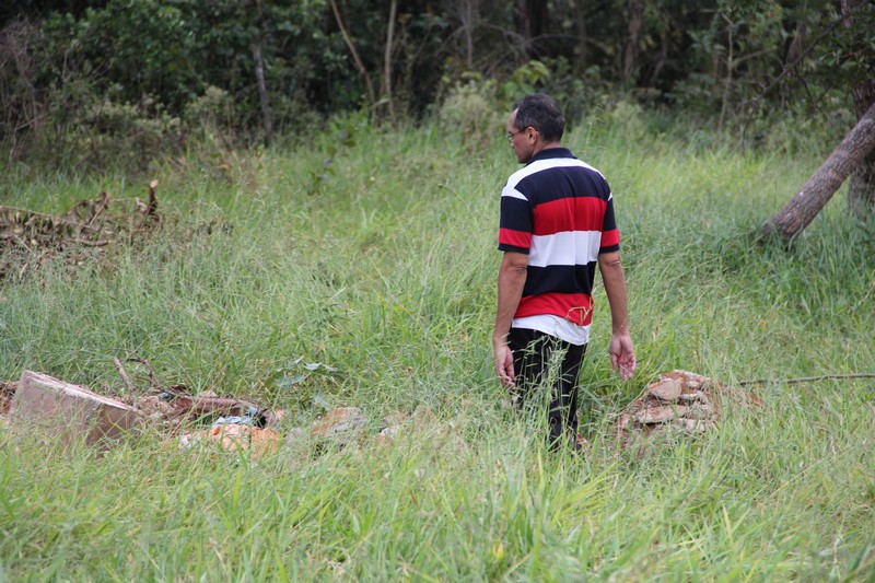 Pastor Raimundo pede limpeza com urgência da praça no Hortênsias