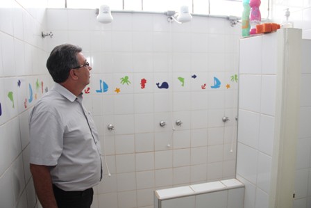 Tenente Santana: “100 crianças estão sem banho em CER”