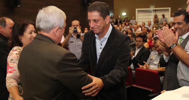 Policiais homenageados fazem seu trabalho com amor e dedicação, diz João Farias