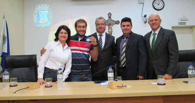 Câmara entrega Medalha de Mérito Desportivo a Alex Palhares