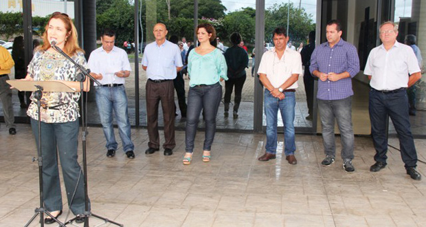 Vereadores participam da entrega de veículos para o Meio Ambiente