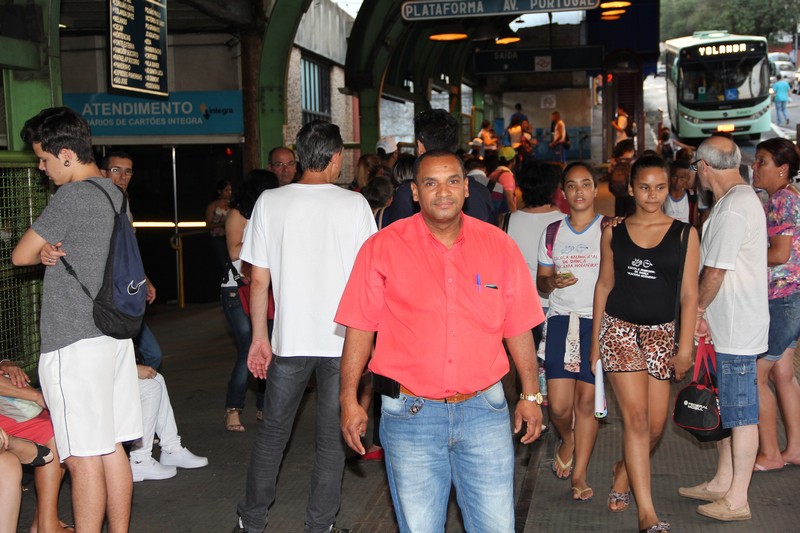 Em mais uma demanda da população, Toninho do Mel visita terminal de integração