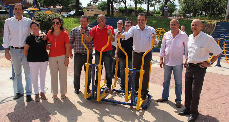 Vereadores acompanham inauguração da Academia ao Ar Livre no Melhado