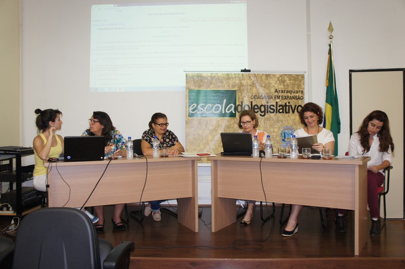 Edna Martins coordena Mesa Redonda “Lei de Planejamento Familiar e suas implicações para a realização da Laqueadura: avanços e desafios”