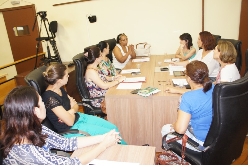 Edna Martins coordena encontro que mostrou dados sobre as laqueaduras realizadas no Sistema Único de Saúde – SUS do município