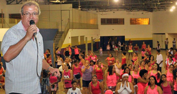 Martineli participa de aula encerramento da Zumba nos bairros