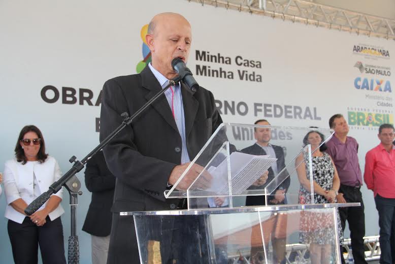 Vereadores participam da entrega de 560 casas do Jardim do Valle