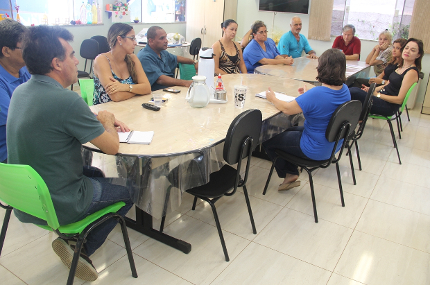 Toninho do Mel articula encontro entre secretária e servidores do Centro Dia do Idoso