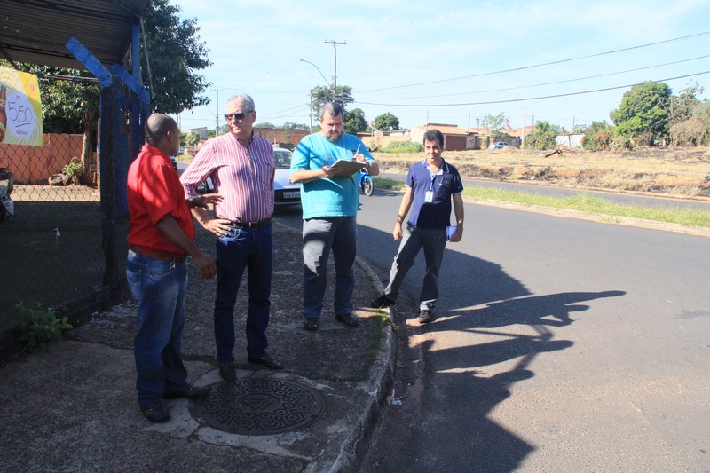 Trânsito no Jardim das Hortênsias coloca moradores em risco