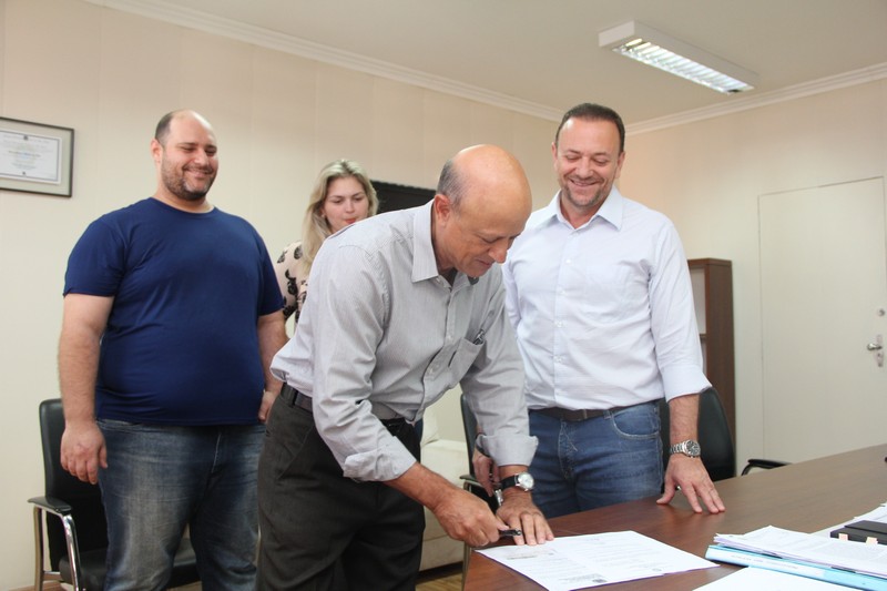 Prefeito sanciona lei que institui o Dia do Conselheiro Tutelar