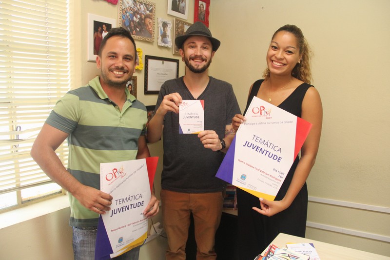 Organizadores apresentam pauta de plenária da juventude para Thainara Faria