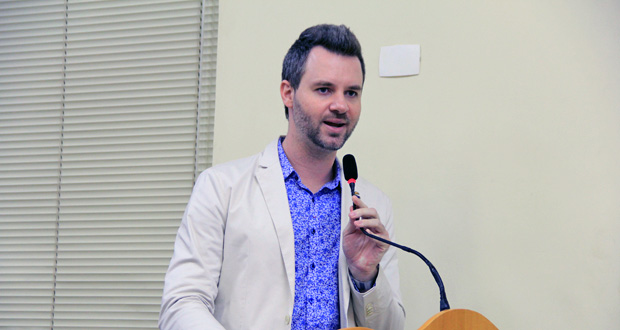 Rafael de Angeli averigua condições de segurança do transporte escolar