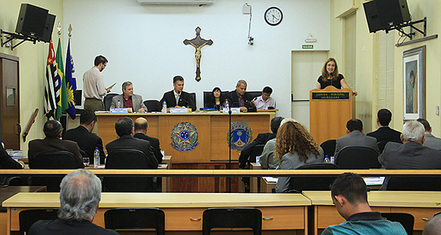 Vereadores aprovam 'Selo Estabelecimento Consciente' e punição a comerciante que vender bebida alcoólica a menor de idade
