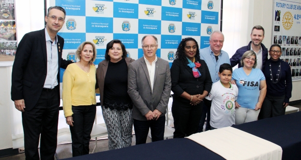 Campanha arrecada lacres e tampinhas para aquisição de cadeira de rodas, leite e fraldas geriátricas