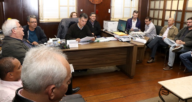 Vereadores avaliam projetos para definir Ordem do Dia de Sessão Ordinária