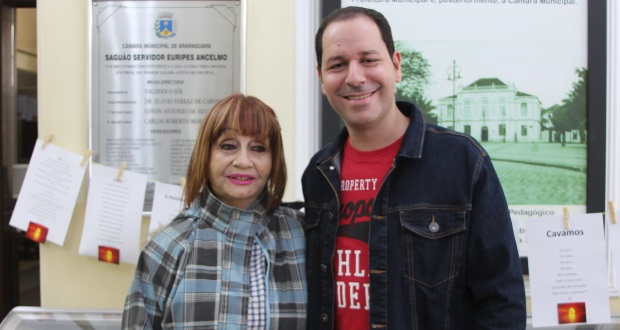 Roger Mendes participa da abertura da exposição “Varal Poético”