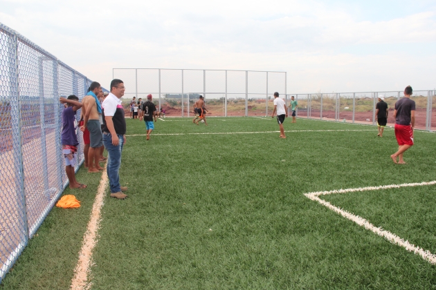 Através do vereador Zé Luiz, crianças e jovens desfrutam de quadra society no Valle Verde