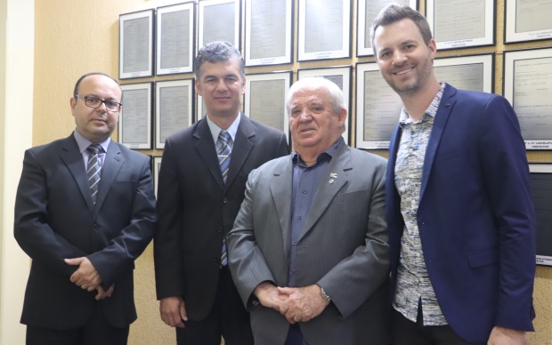 Contrato de R$ 2 milhões com empresa de iluminação urbana é questionado pela bancada do PSDB