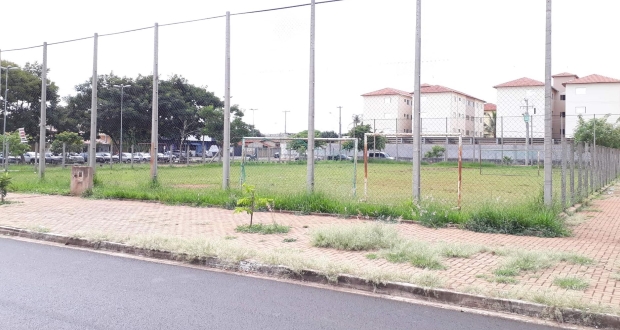 Moradores pedem melhorias na área de esporte e lazer do Parque das Laranjeiras