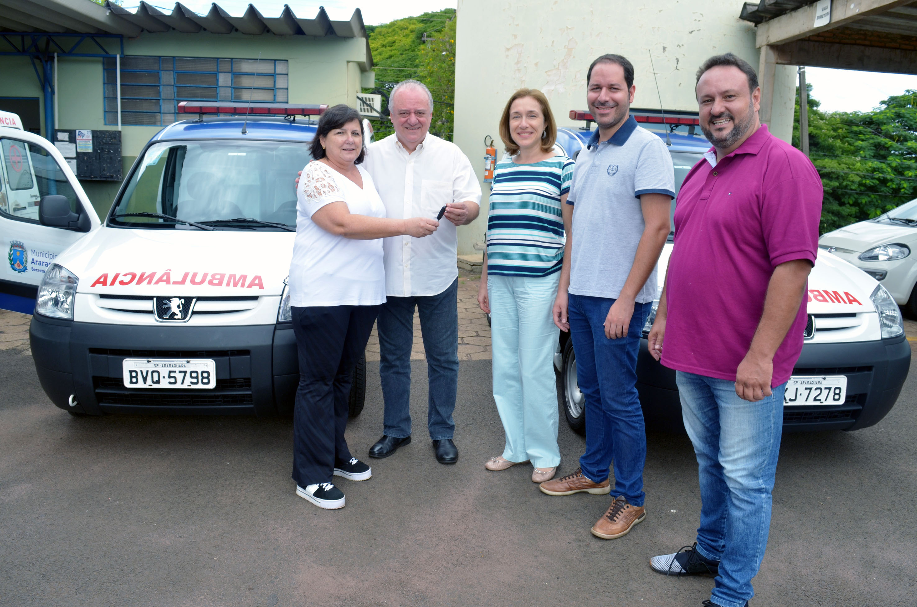 Progressistas participam da entrega de nova ambulância
