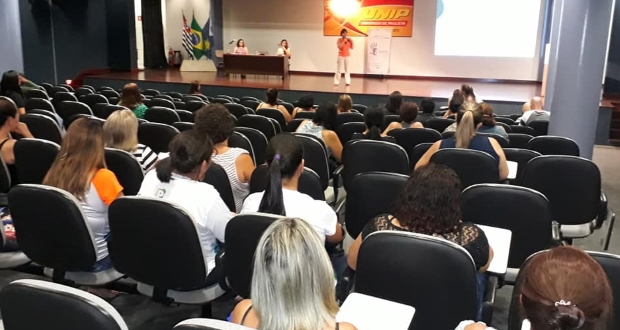 Roda de conversa aborda autismo na educação