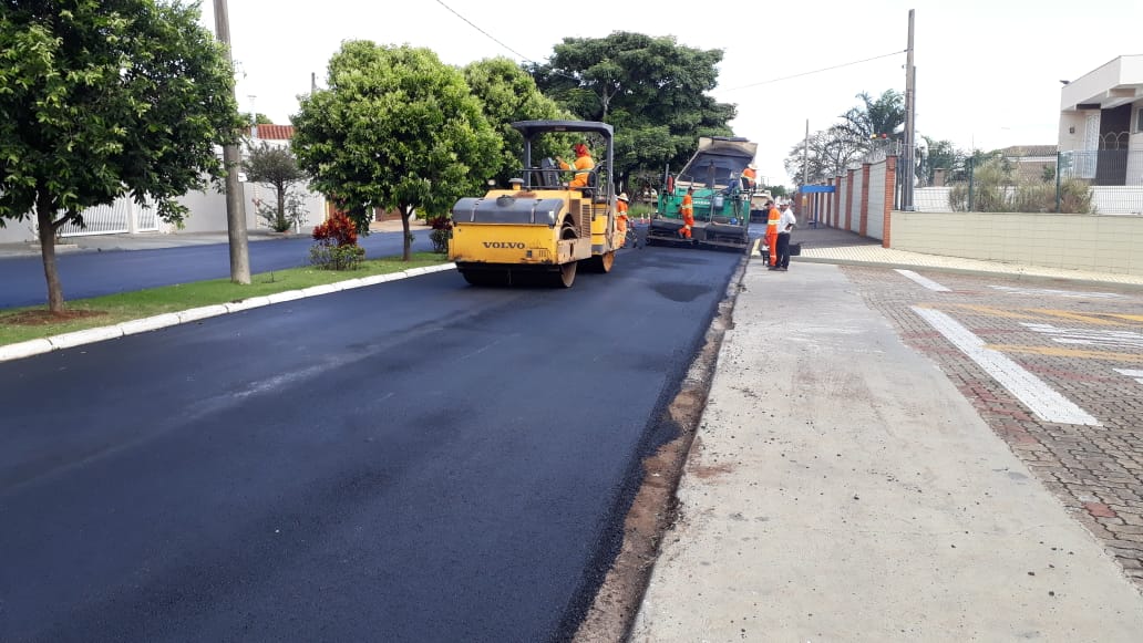 Fruto de indicação, recapeamento é realizado na Vila Xavier